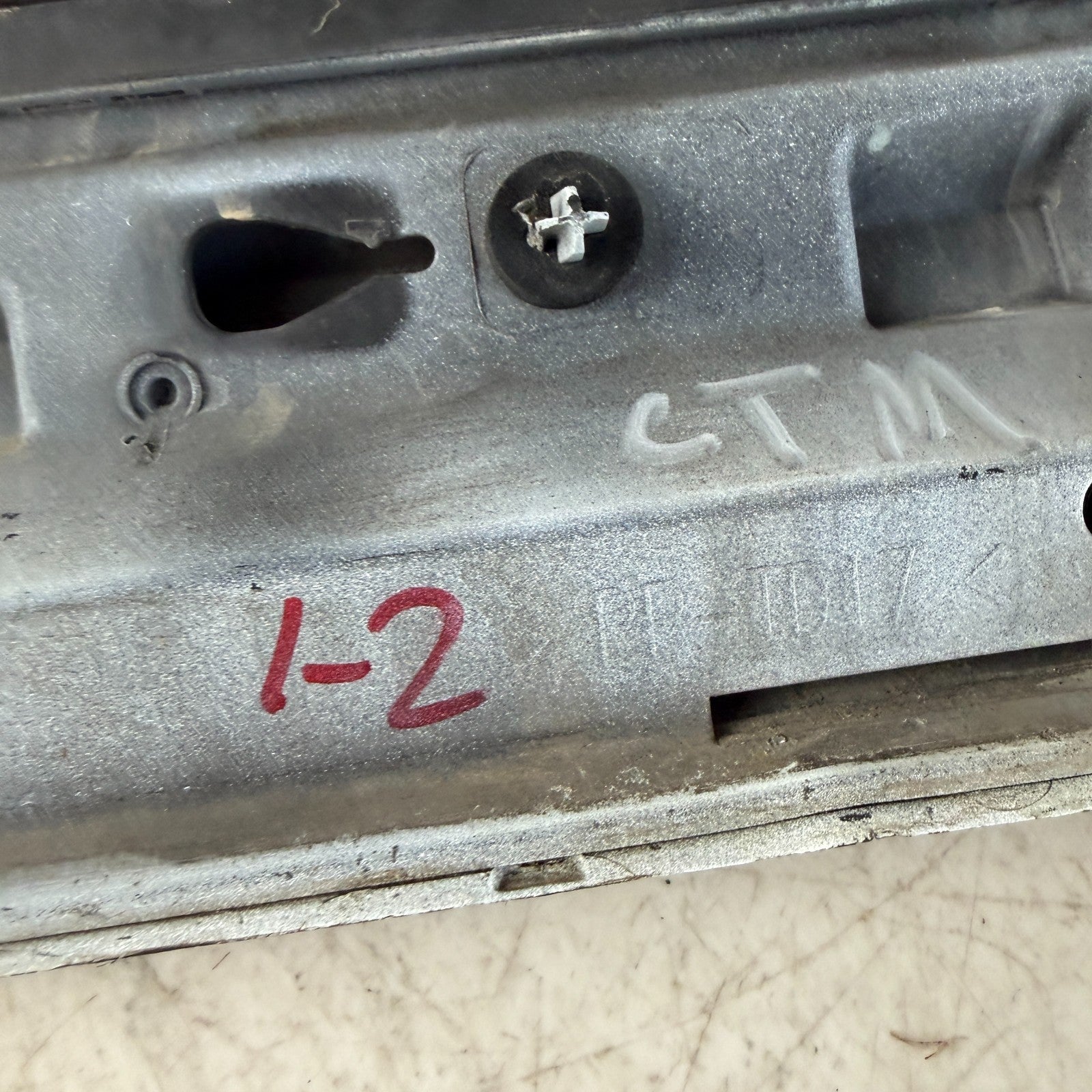 2017-2020 MASERATI LEVANTE REAR LEFT SIDE DOOR LOWER TRIM MOLDING 670035238 OEM