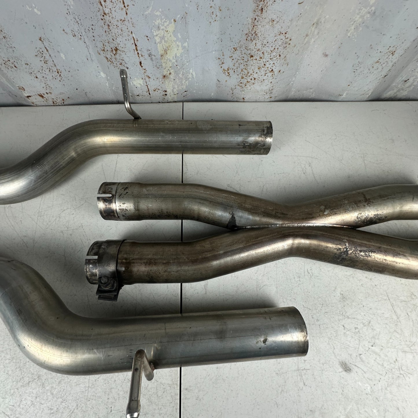 2016-2024 CHEVROLET CAMARO LOWER EXHAUST X PIPE ASSEMBLY OEM