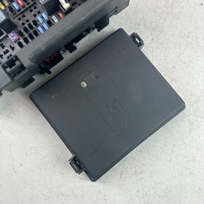 2018 CHEVROLET CAMARO ENGINE COMPARTMENT FUSE BOX RELAY BLOCK 84044721 OEM