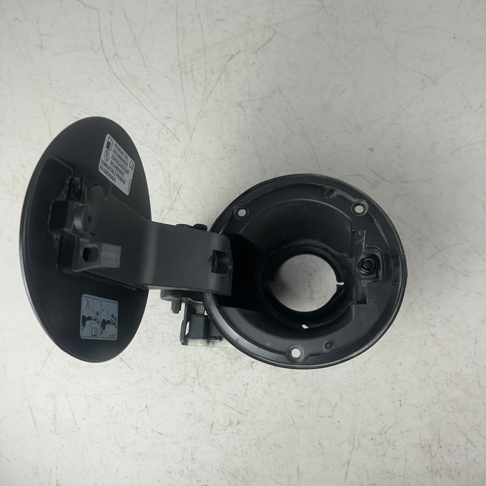 14-19 CHEVROLET CORVETTE FUEL GAS TANK FILLER DOOR LID COVER ASSEMBLY BLACK OEM