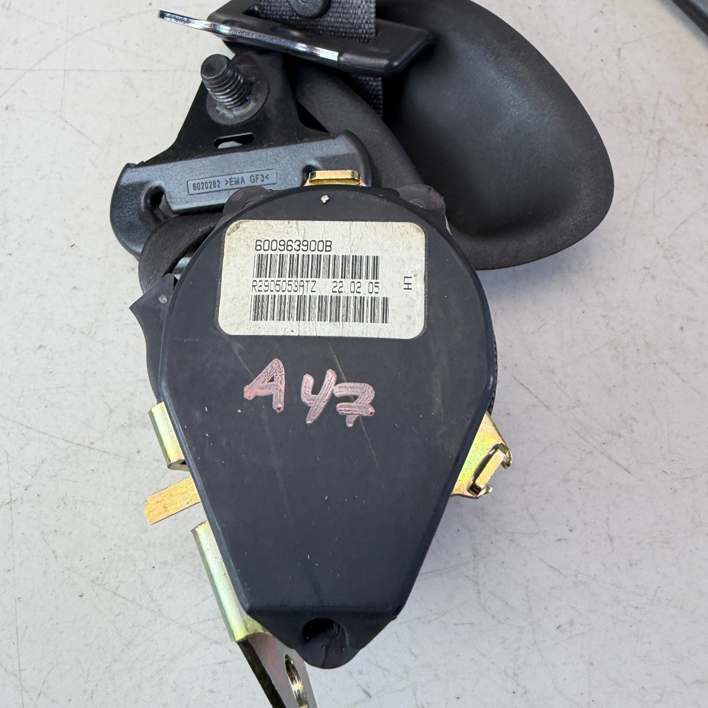 05-13 CHEVROLET CORVETTE C6 FRONT LEFT SEATBELT SEAT BELT RETRACTOR BLACK OEM