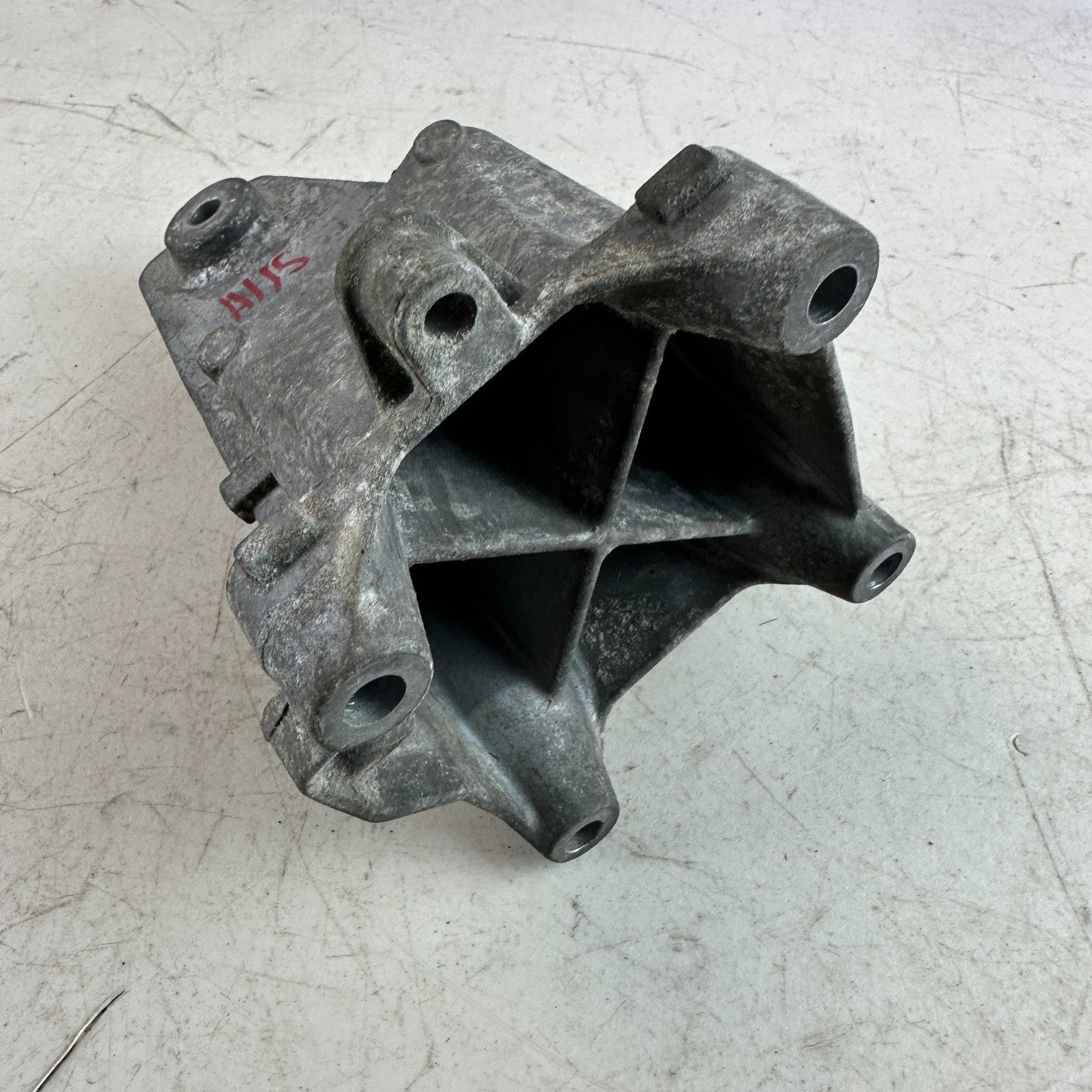 2015-2018 MERCEDES-BENZ W205 C300 FRONT LEFT ENGINE MOTOR MOUNT A2742234404 OEM