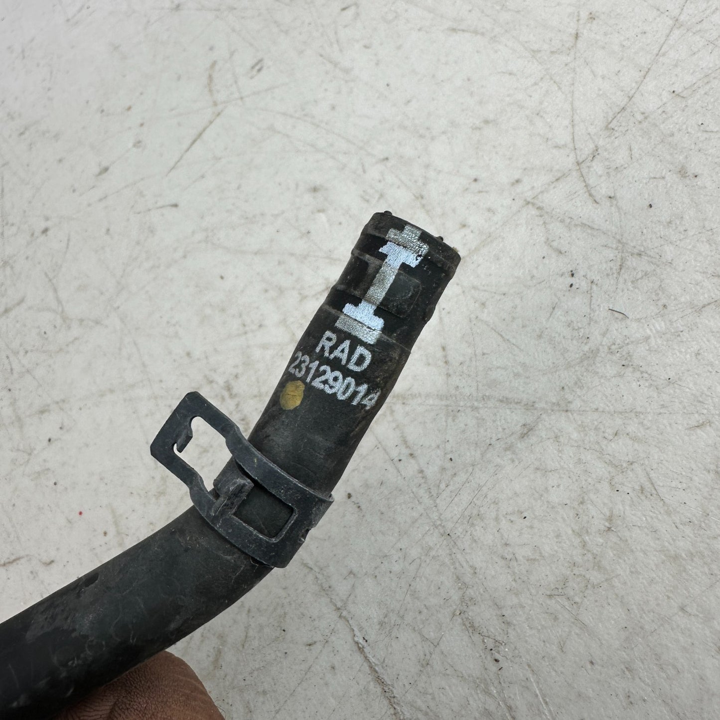 2016-2024 CHEVROLET CAMARO SS RADIATOR COOLANT OVERFLOW HOSE PIPE 23129014 OEM
