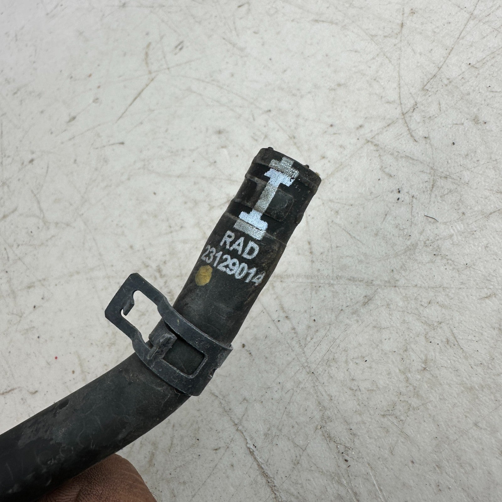 2016-2024 CHEVROLET CAMARO SS RADIATOR COOLANT OVERFLOW HOSE PIPE 23129014 OEM