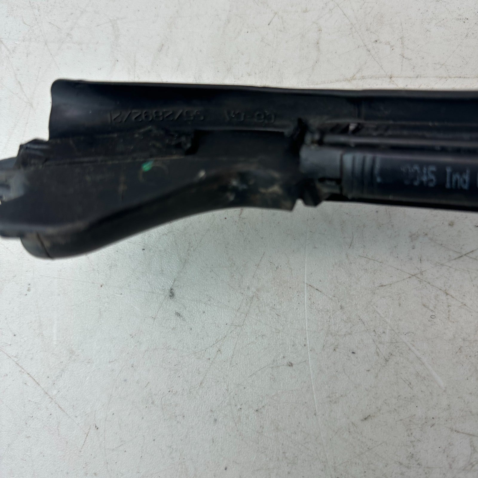 05-13 CHEVROLET CORVETTE C6 FRONT WINDSHIELD WEATHERSTRIP RUBBER SEAL BLACK OEM