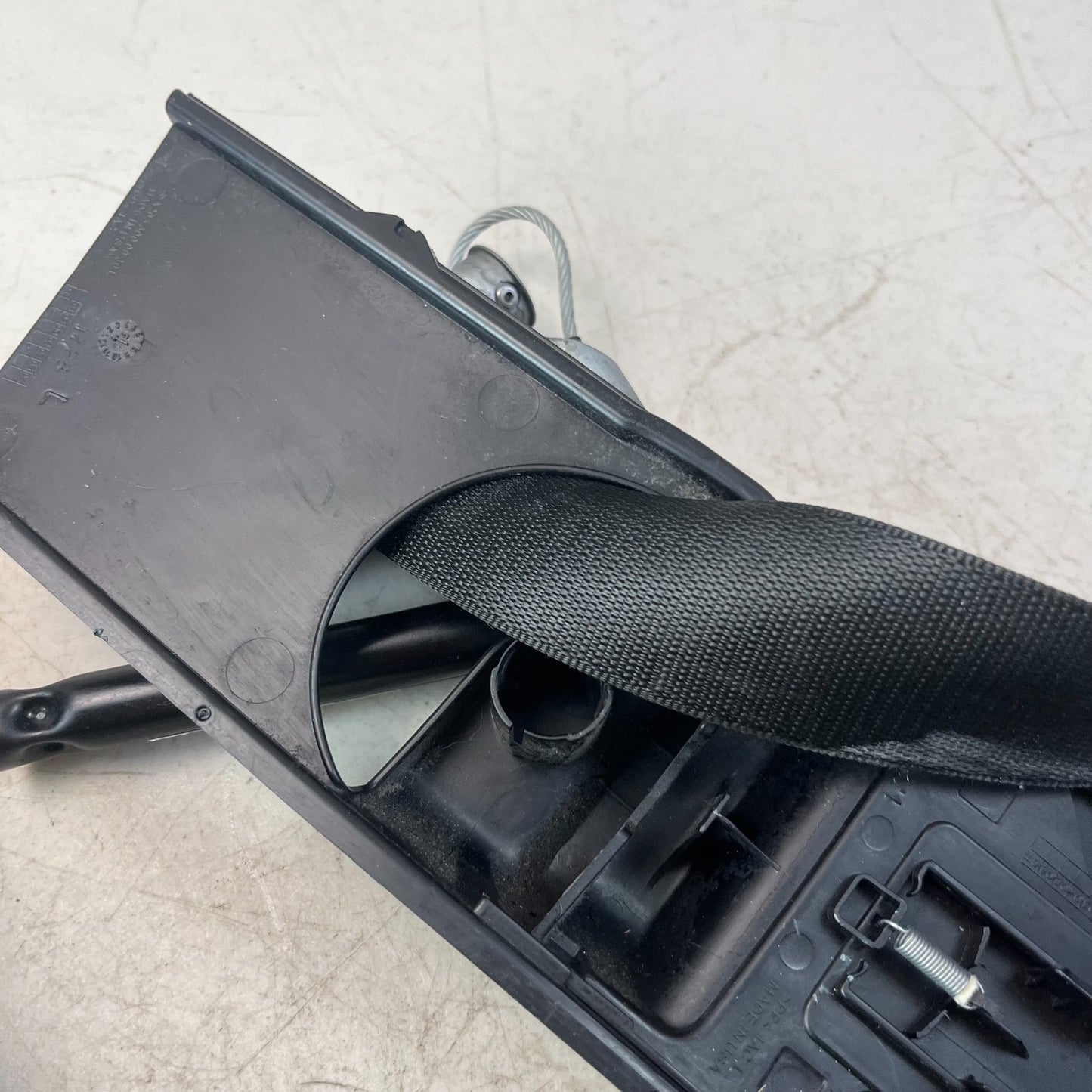 2015-2021 MERCEDES C300 FRONT RIGHT SEATBELT SEAT BELT RETRACTOR BLACK 630146500