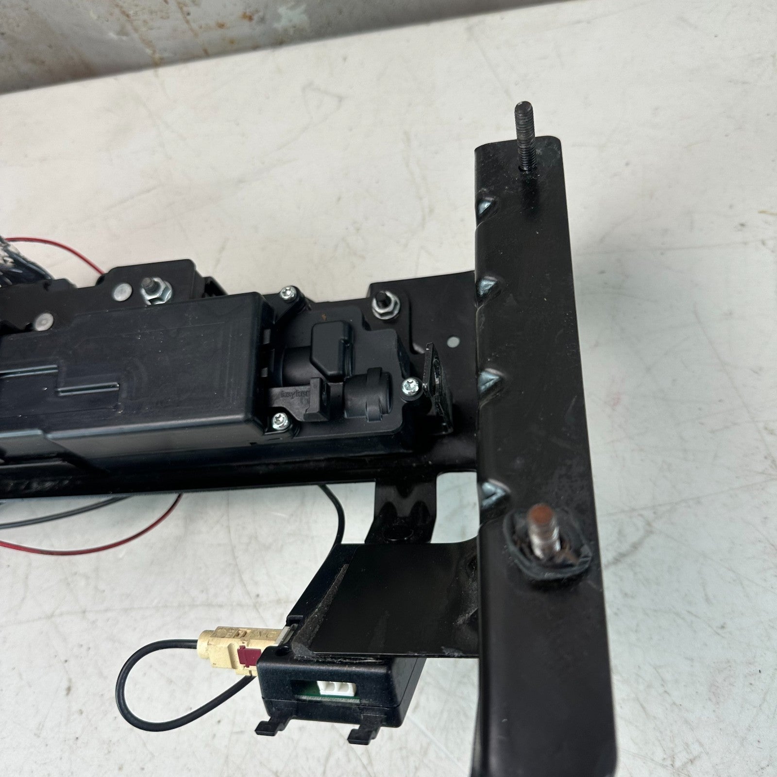 05-13 CHEVROLET CORVETTE C6 TRUNK LATCH BRACKET RADIO ANTENNA MODULE UNIT OEM