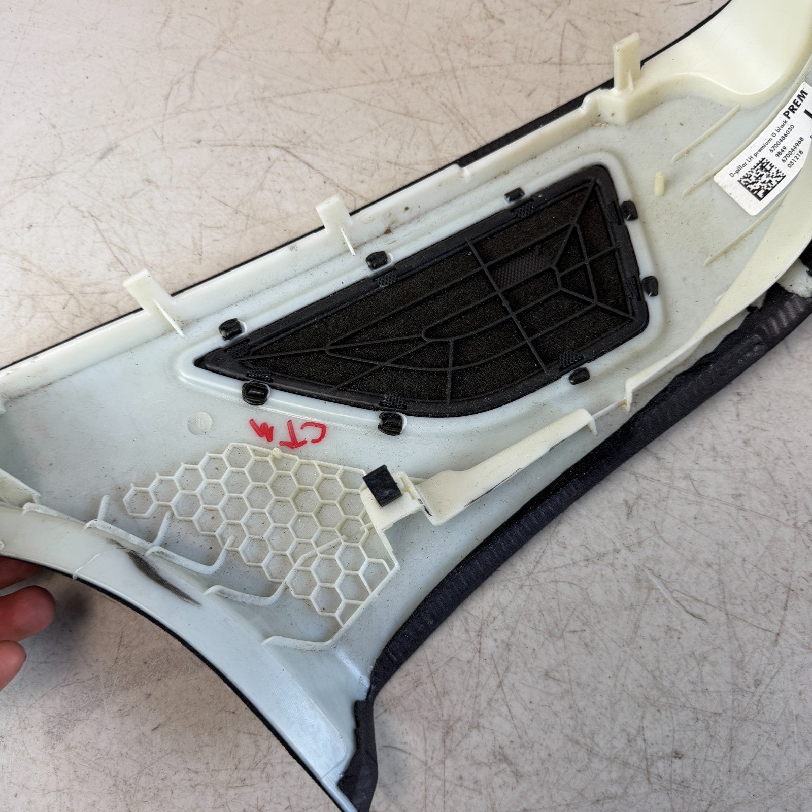 2017 - 2020 MASERATI LEVANTE REAR LEFT SIDE D PILLAR UPPER COVER TRIM PANEL OEM