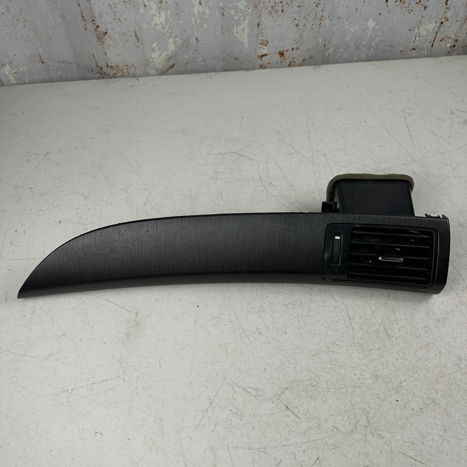 2013 - 2017 HONDA ACCORD FRONT RIGHT DASH AC HEATER AIR VENT PANEL E967-5611-200