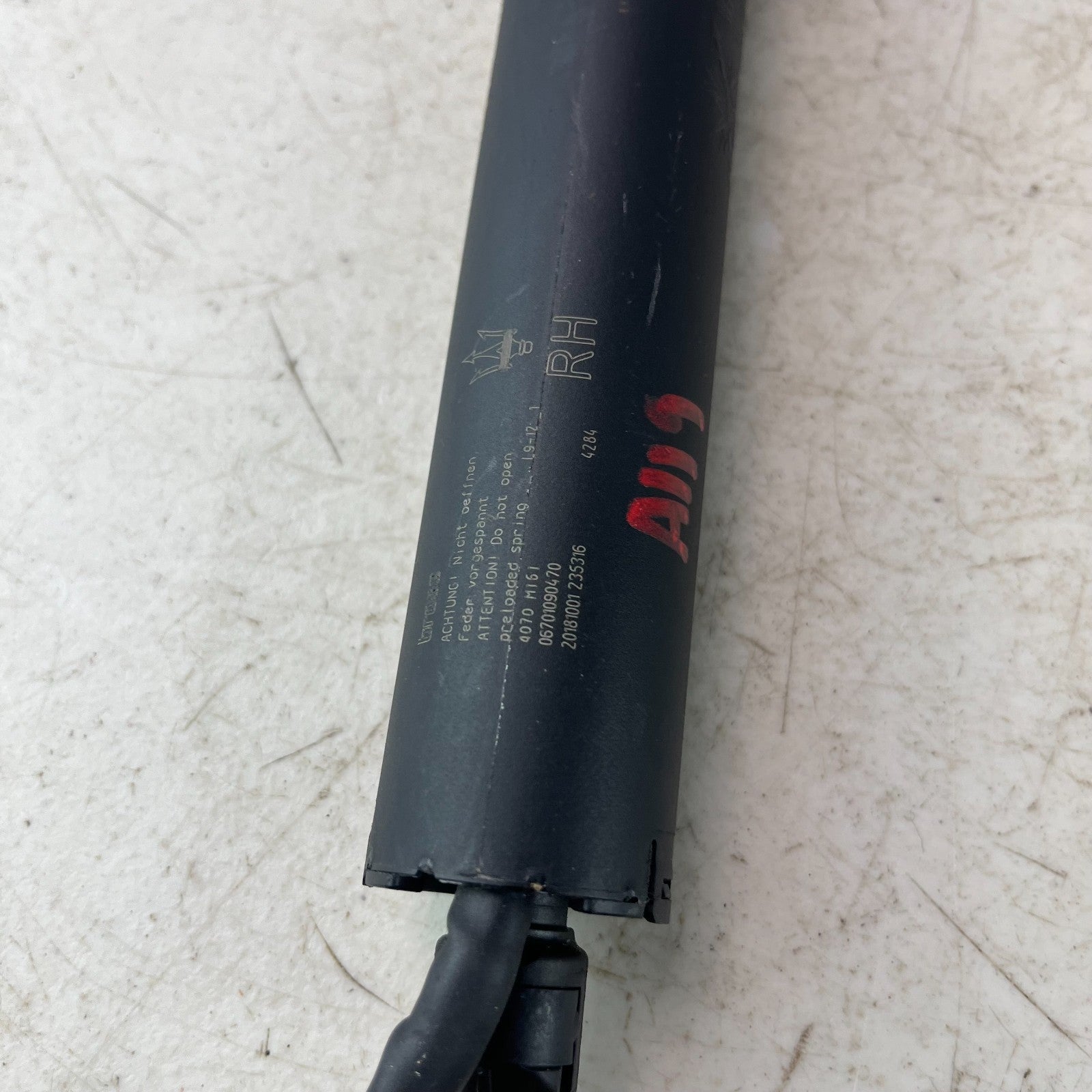 2017 - 2020 MASERATI LEVANTE RIGHT LIFTGATE POWER SHOCK STRUT LIFT CYLINDER OEM