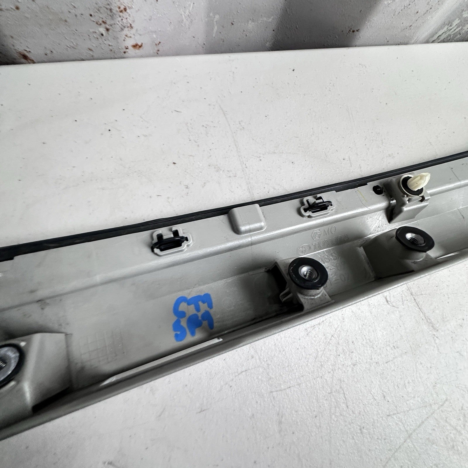 2020-2025 TOYOTA COROLLA TRUNK DECK LID CENTER MOLDING COVER Silver OEM