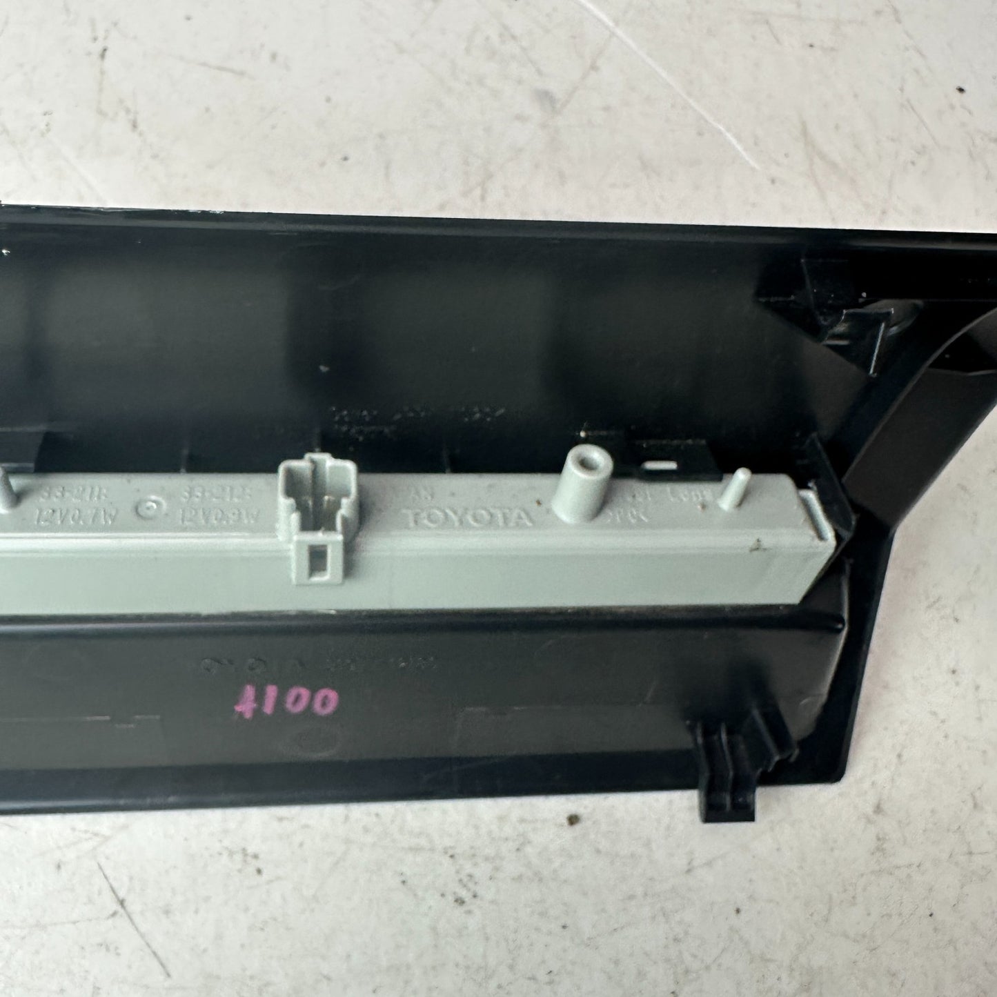 2020-2025 TOYOTA COROLLA REAR CENTER THIRD BRAKE LIGHT W/ BEZEL TRIM COVER OEM