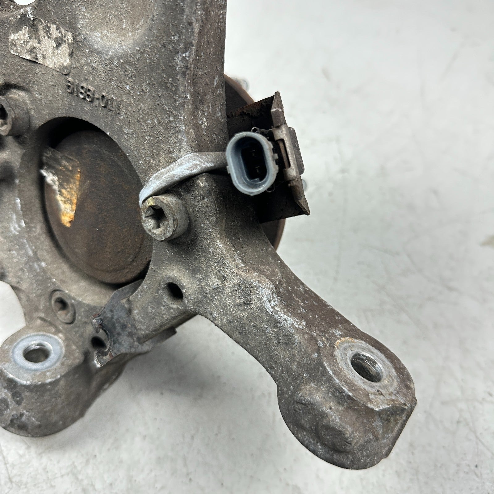 2005-2013 CHEVROLET CORVETTE C6 FRONT LEFT DRIVER SDIE SPINDLE KNUCKLE HUB OEM