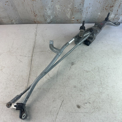 2015-2018 MERCEDES W205 C300 FRONT WINDSHIELD WIPER LINKAGE W/ MOTOR A2058200740