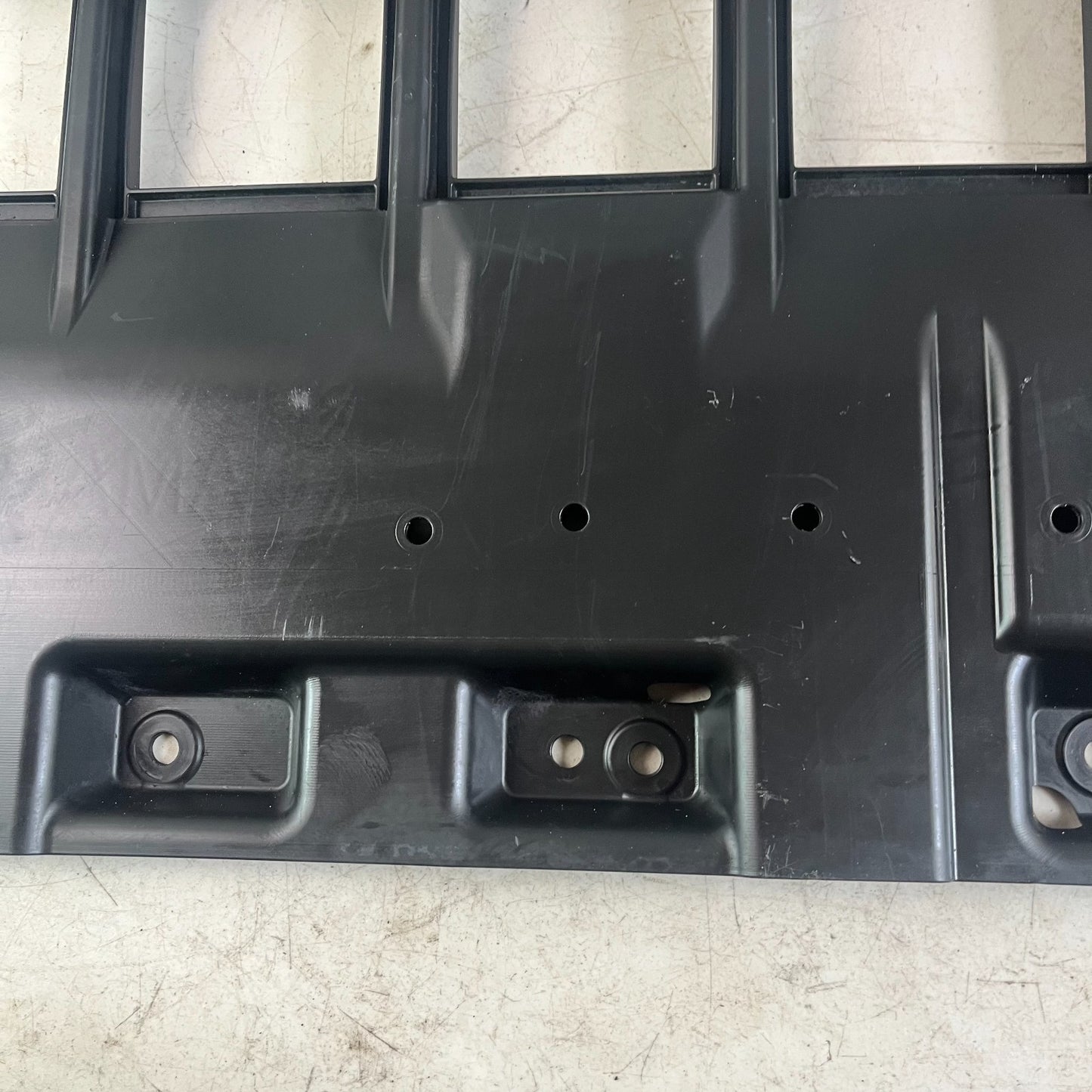 2016-2024 CHEVY CAMARO SS FRONT BUMPER UNDERBODY COVER PANEL BLACK 079365559 OEM