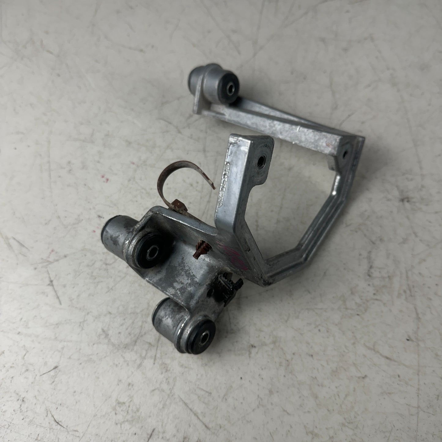 2014-19 CHEVROLET CORVETTE C7 POWER BRAKE BOOSTER VACUUM PUMP BRACKET MOUNT OEM