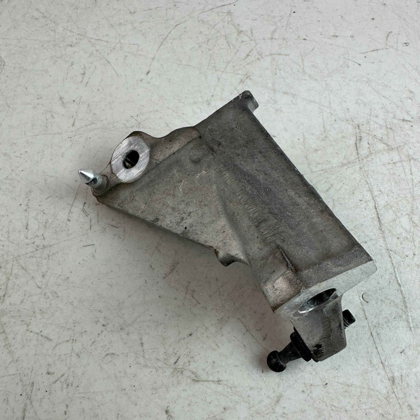 2014-2019 CHEVROLET CORVETTE C7 FRONT LEFT SIDE STABILIZER SWAY BAR BRACKET OEM