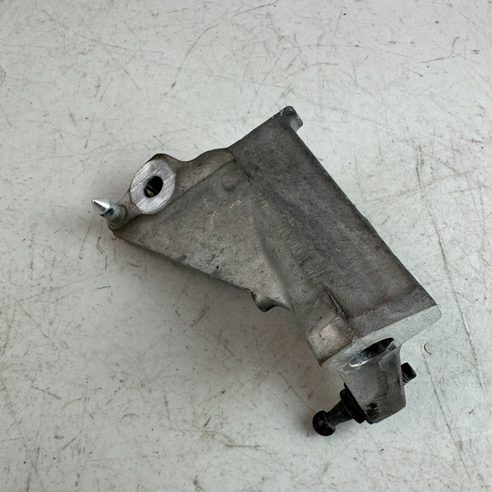 2014-2019 CHEVROLET CORVETTE C7 FRONT LEFT SIDE STABILIZER SWAY BAR BRACKET OEM