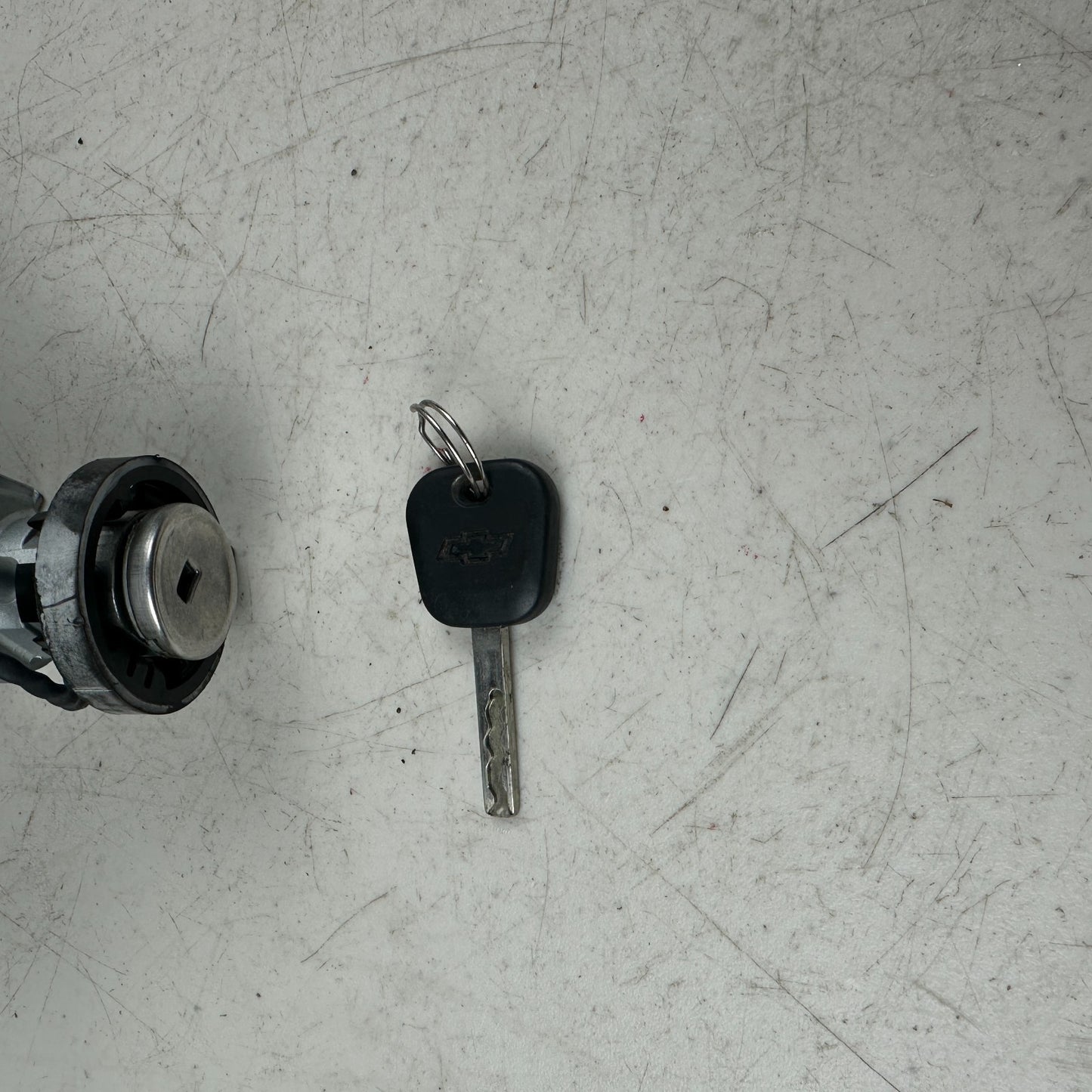 2010-2015 CHEVROLET CAMARO SS IGNITION SWITCH LOCK CYLINDER W/ KEY 23126267 OEM