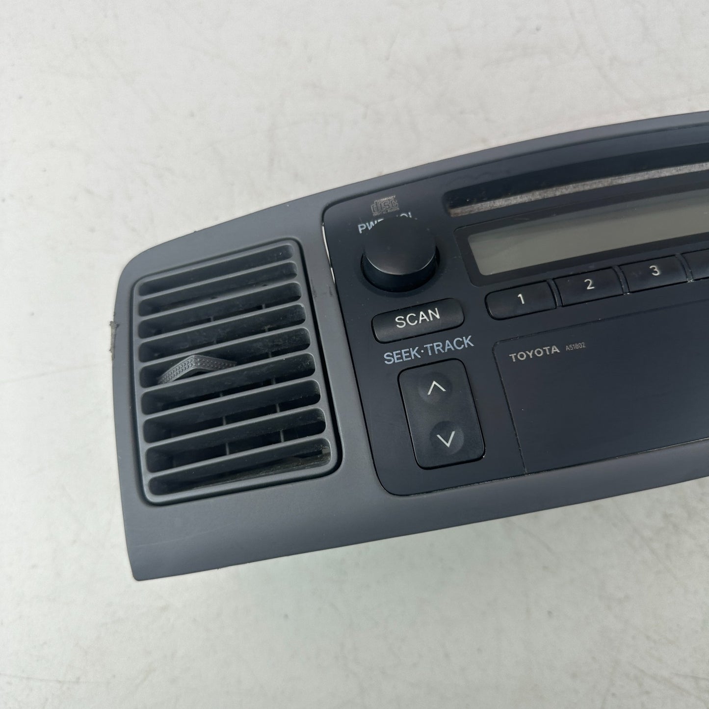 2003-05 TOYOTA COROLLA DASH RADIO CD PLAYER RECEIVER UNIT PANEL W/ AIR VENT OEM