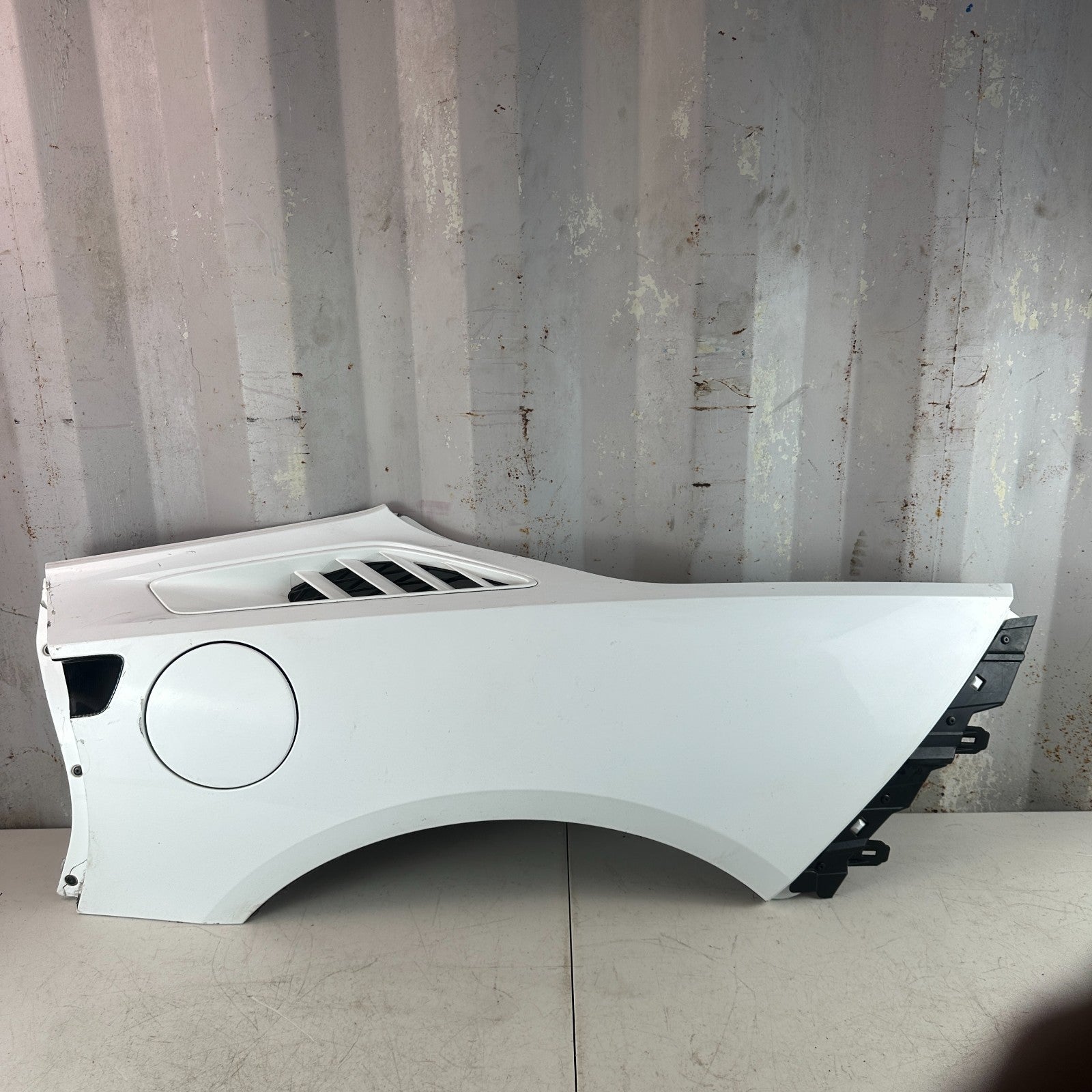 2014-2019 CHEVROLET CORVETTE C7 REAR LEFT SIDE QUARTER PANEL ASSEMBLY WHITE OEM