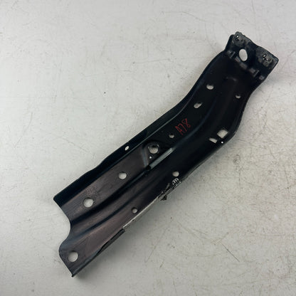 2016-2024 CHEVY CAMARO FRONT RIGHT PASSENGER FENDER SUPPORT BRACKET 84363604 OEM