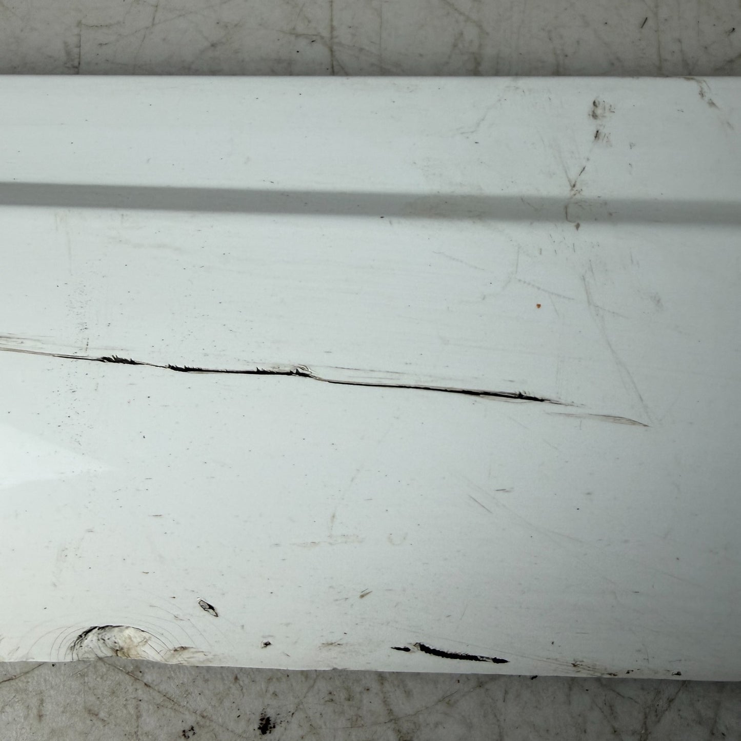 2017-2020 MASERATI LEVANTE REAR LEFT SIDE DOOR LOWER TRIM MOLDING 670035238 OEM