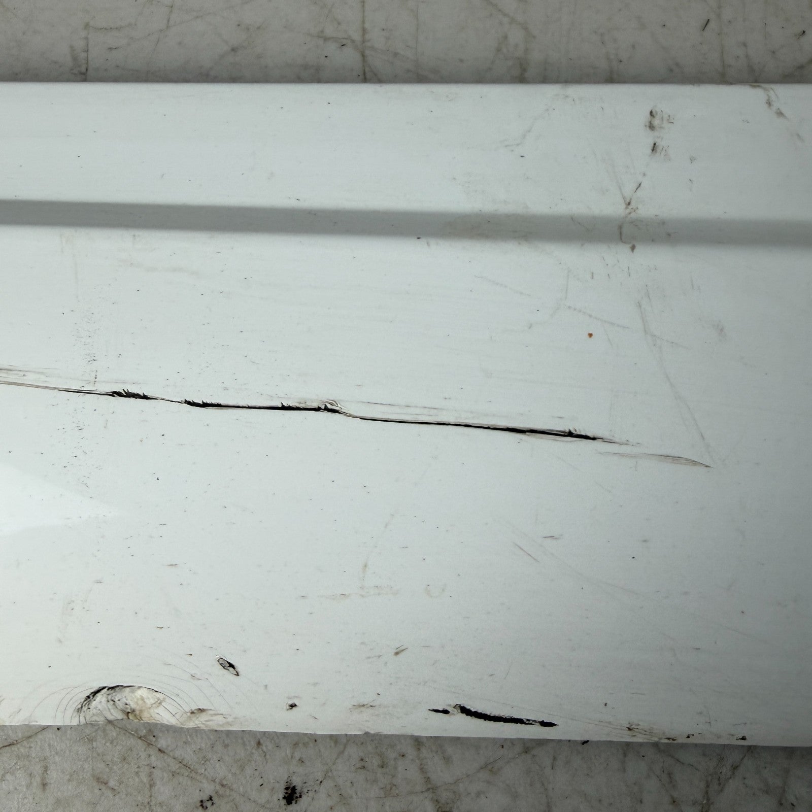 2017-2020 MASERATI LEVANTE REAR LEFT SIDE DOOR LOWER TRIM MOLDING 670035238 OEM