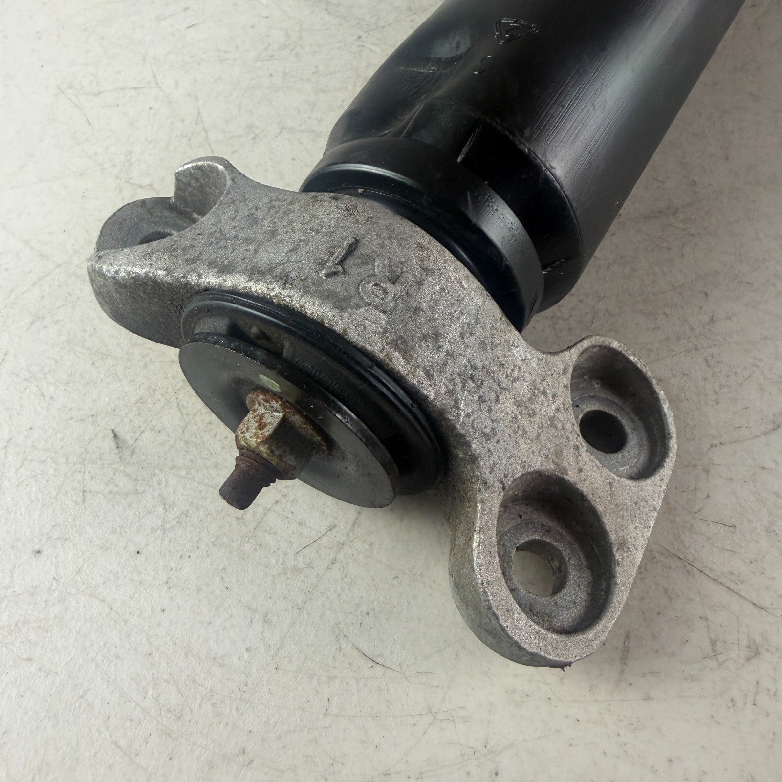 2016-2024 CHEVROLET CAMARO REAR LEFT OR RIGHT SIDE SHOCK STRUT ABSORBER 84084730