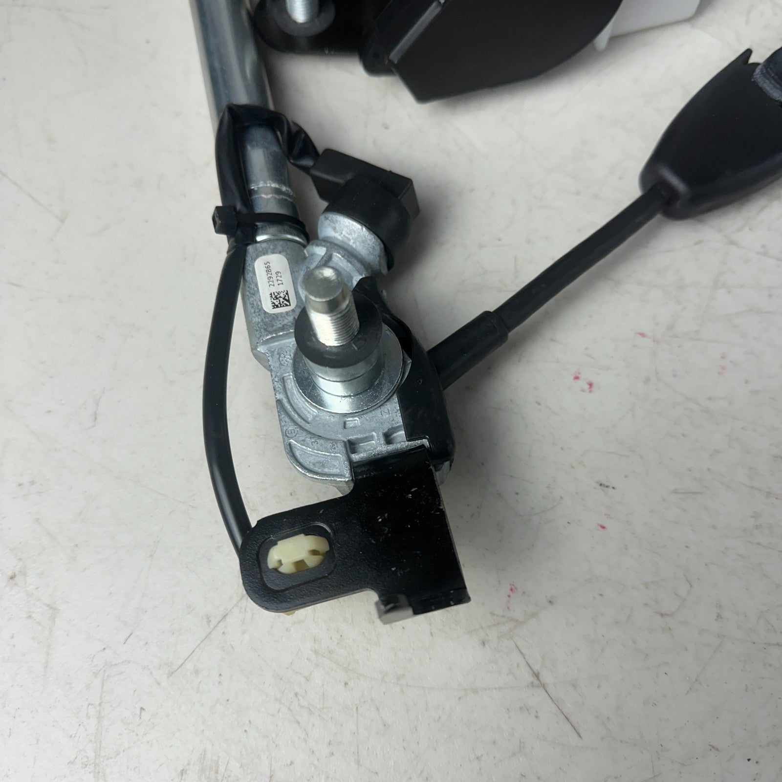 2017-2022 HONDA CR-V CRV FRONT LEFT SIDE SEATBELT SEAT BELT RETRACTOR BLACK OEM
