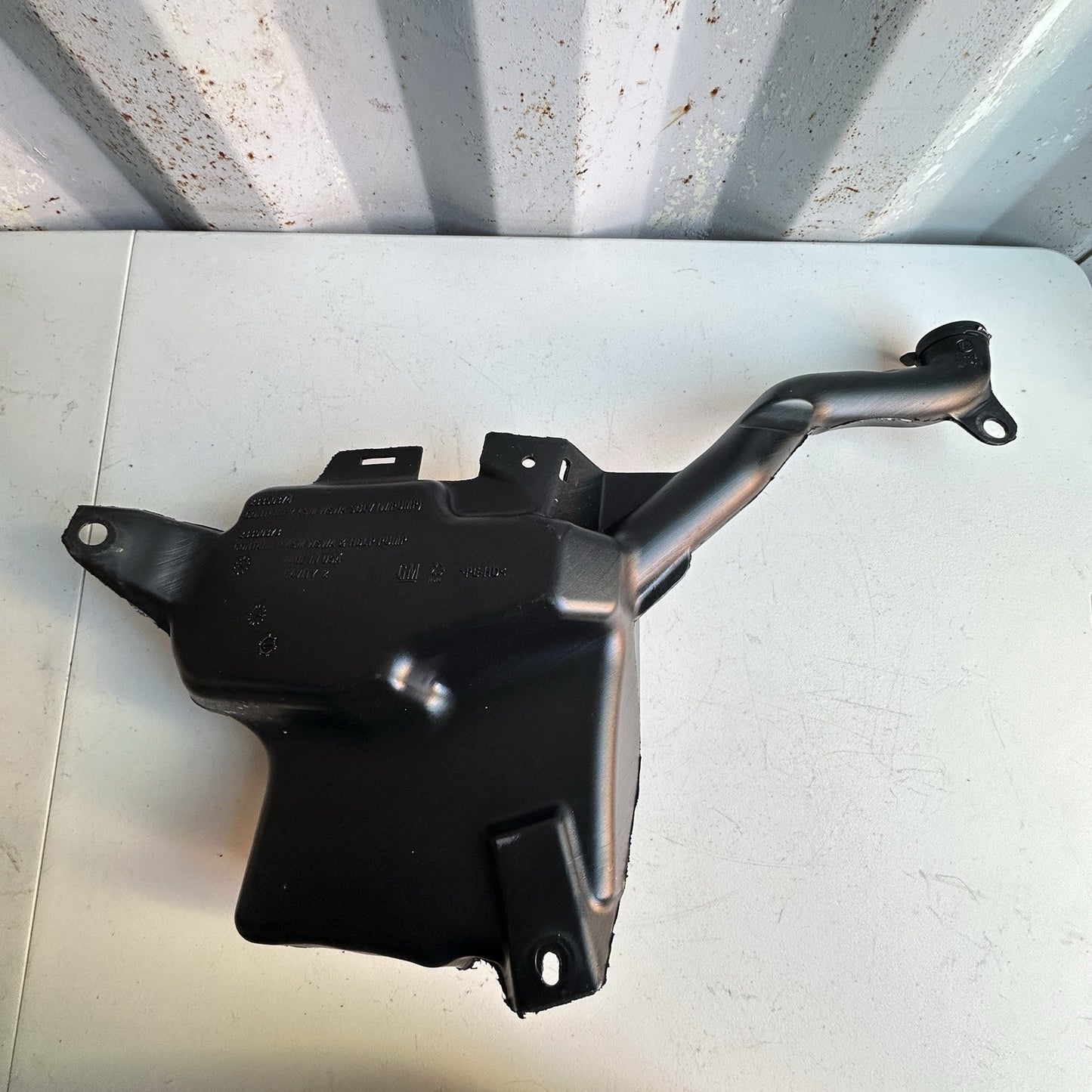 2014-2019 CHEVROLET CORVETTE C7 WASHER FLUID RESERVOIR TANK OEM