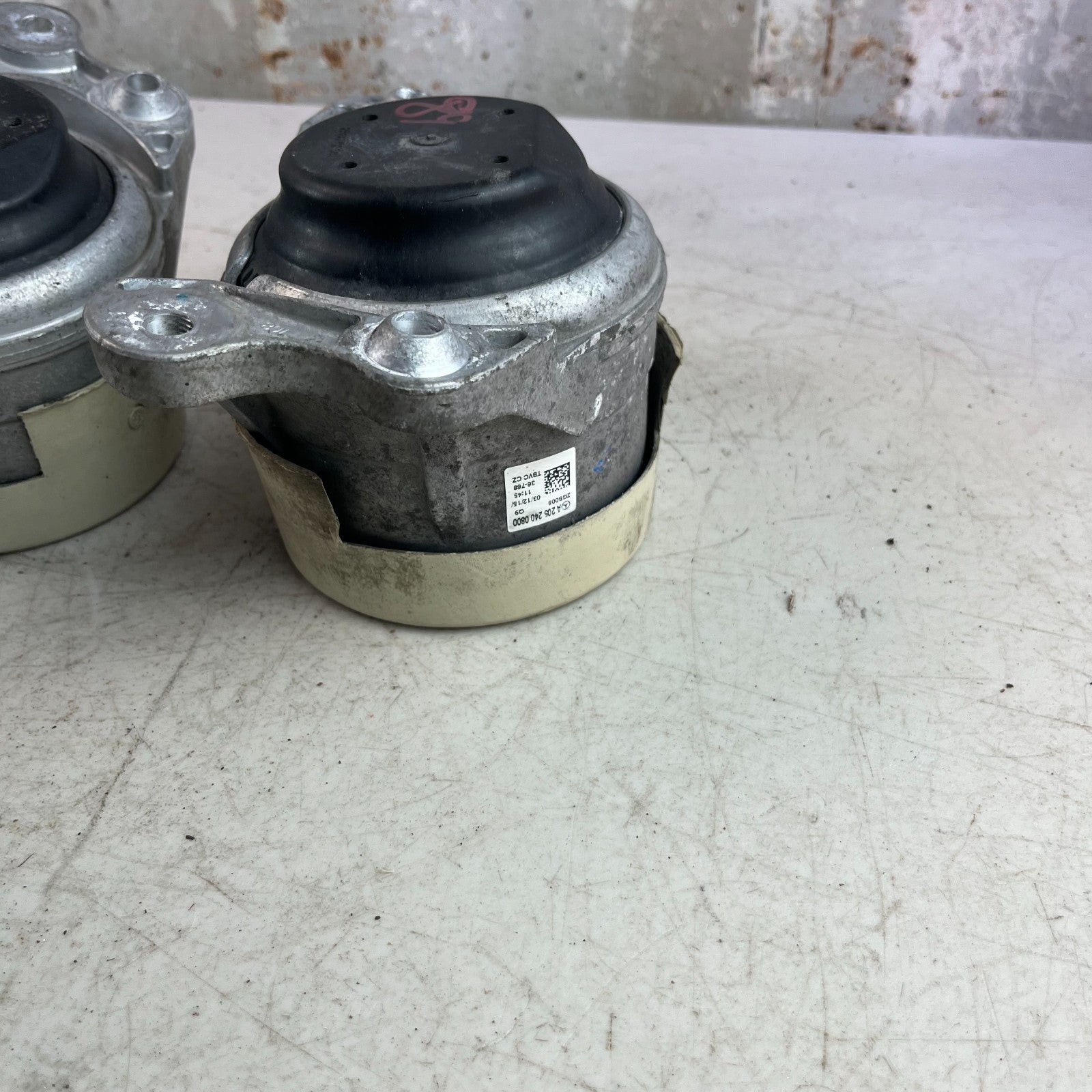 2015-2018 MERCEDES W205 C300 LEFT & RIGHT ENGINE MOUNT BRACKET PAIR A2052400800