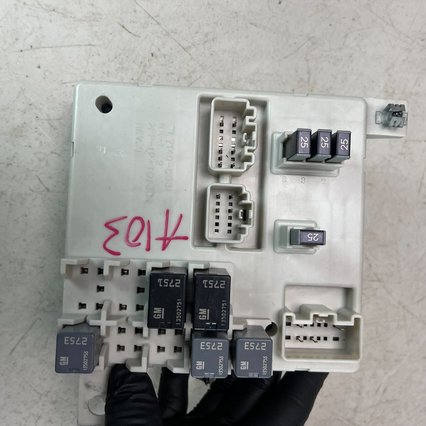 08-14 CADILLAC CTS-V INTERIOR CABIN FUSE BOX RELAY JUNCTION BLOCK 7140-5031 OEM