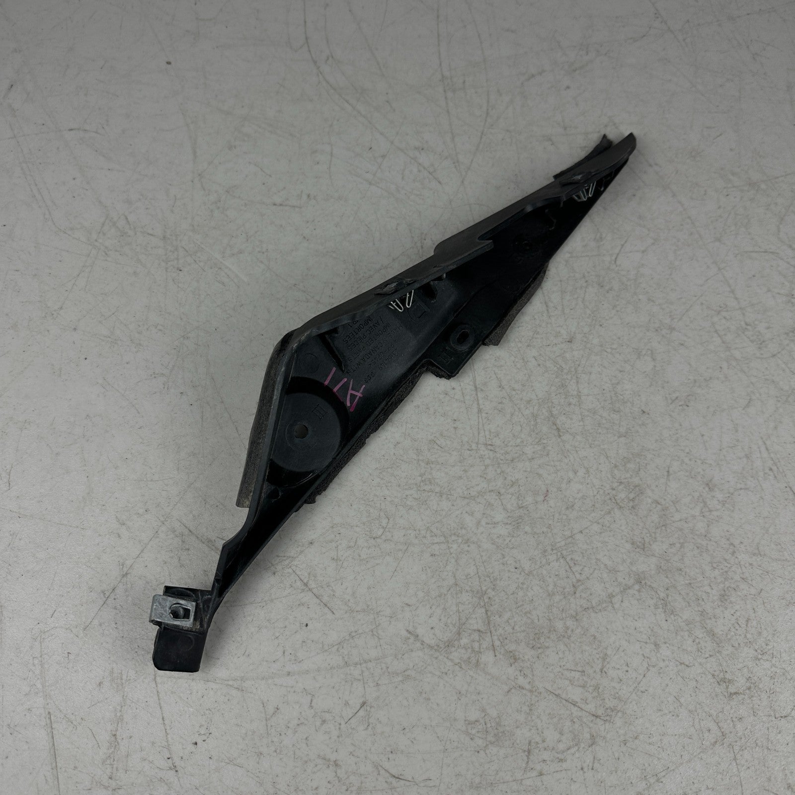 14-19 CORVETTE RIGHT PASSENGER SIDE A-PILLAR WINDSHIELD FRAME LOWER BRACKET OEM