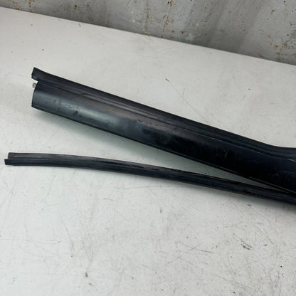2005-2013 CHEVROLET CORVETTE C6 FRONT LEFT SIDE DOOR WINDOW FRAME APPLIQUE OEM