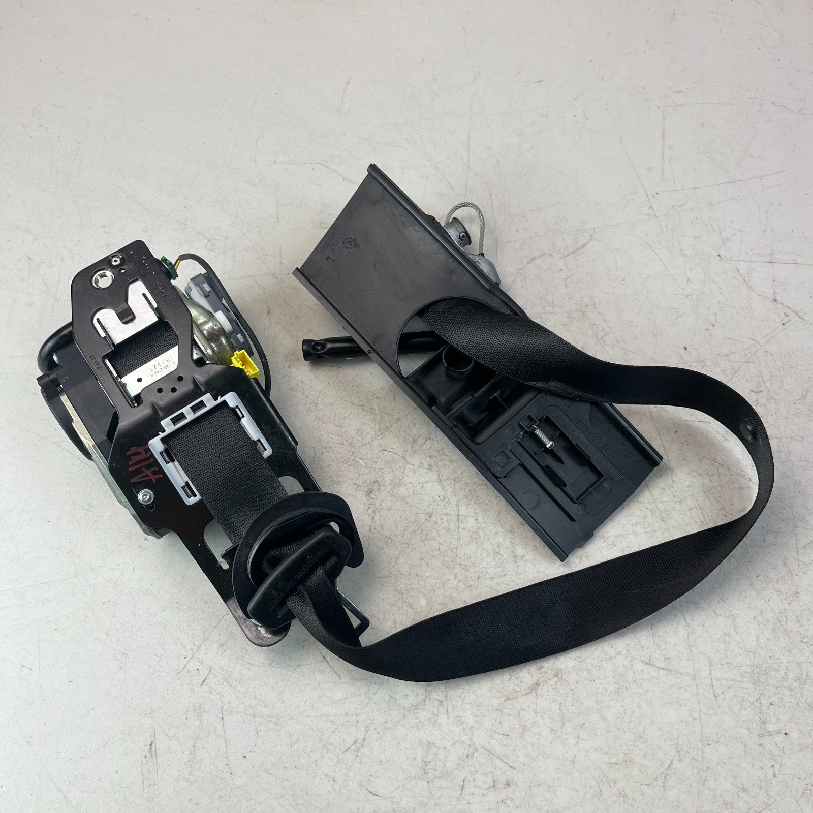 2015-2021 MERCEDES C300 FRONT RIGHT SEATBELT SEAT BELT RETRACTOR BLACK 630146500