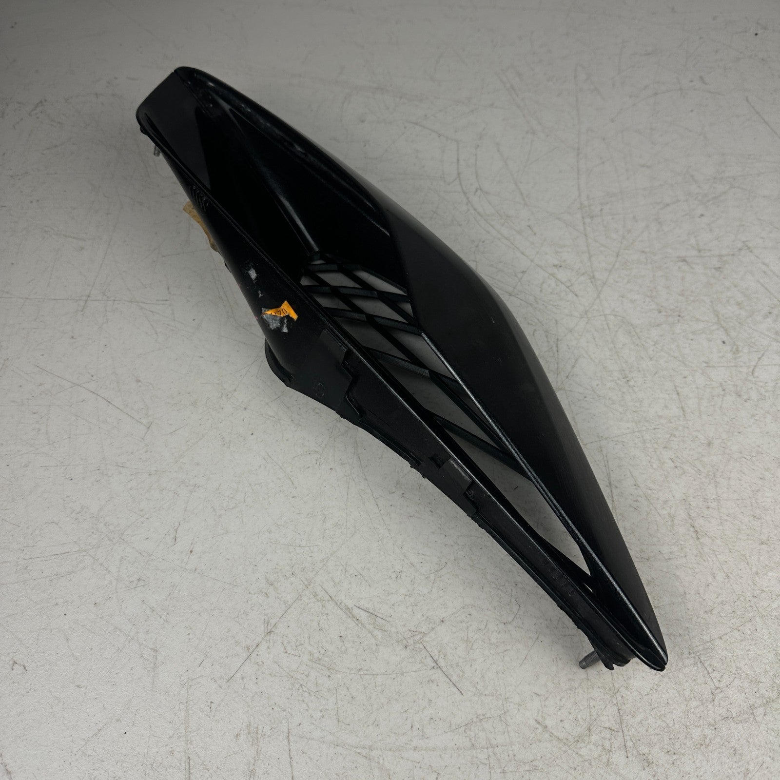2014-2019 CHEVROLET CORVETTE LEFT SIDE QAURTER PANEL SCOOP VENT BEZEL 23126296