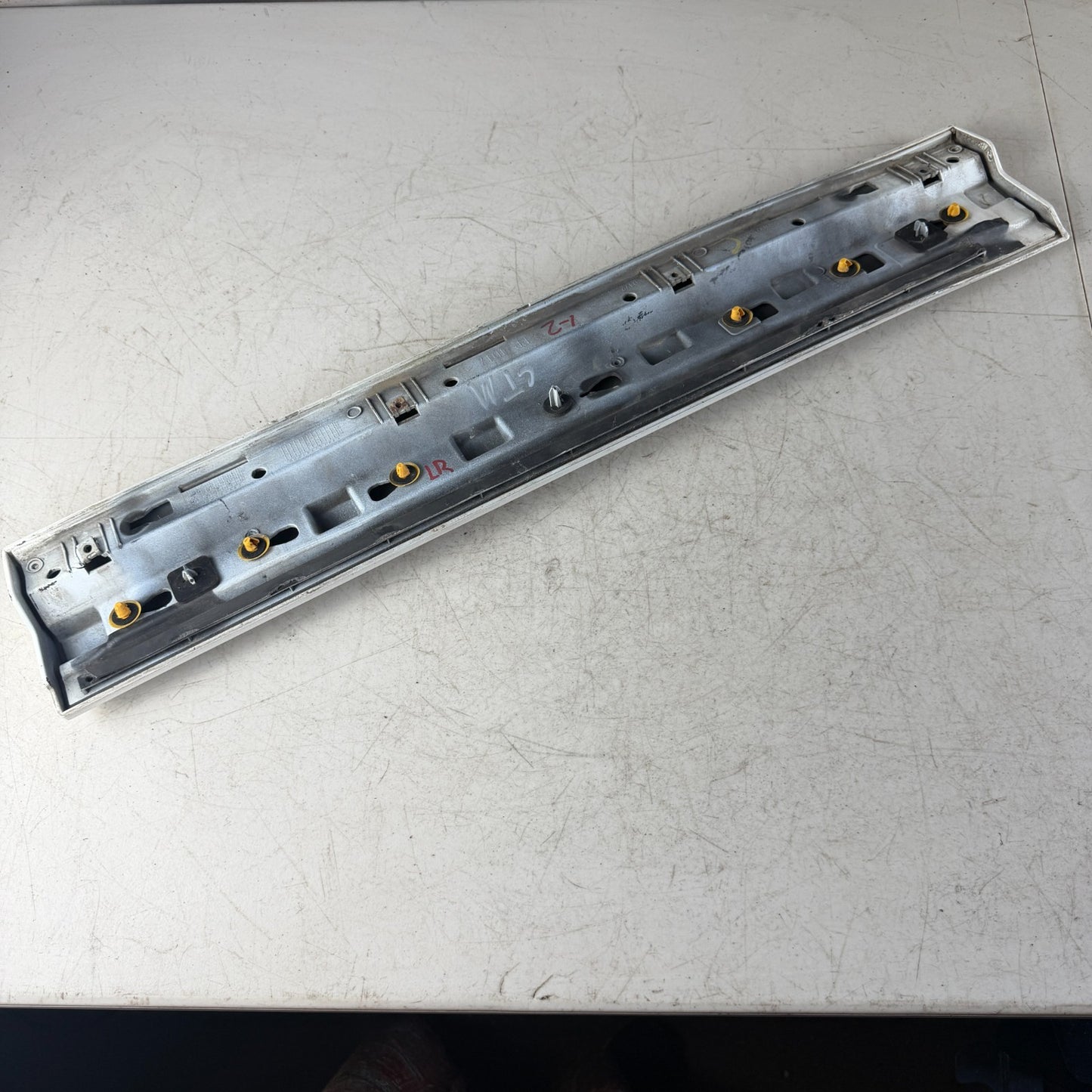 2017-2020 MASERATI LEVANTE REAR LEFT SIDE DOOR LOWER TRIM MOLDING 670035238 OEM
