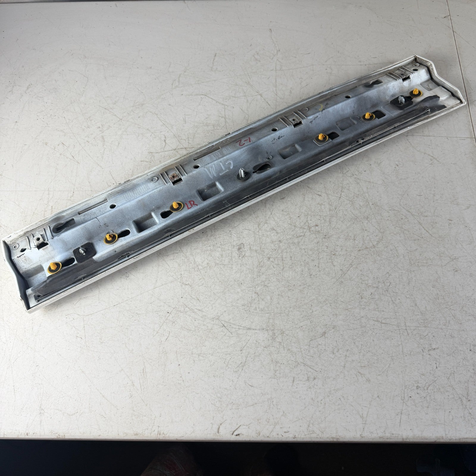 2017-2020 MASERATI LEVANTE REAR LEFT SIDE DOOR LOWER TRIM MOLDING 670035238 OEM