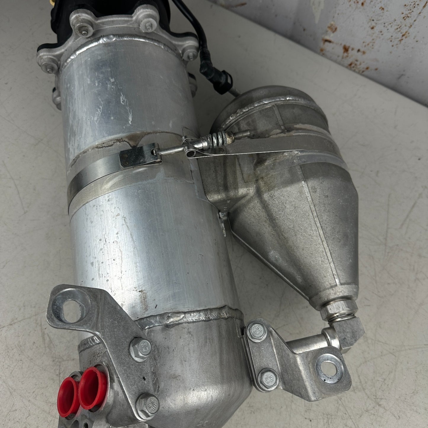 2014-2019 CHEVROLET CORVETTE C7 DRY SUMP OIL TANK RESEVOIR ASSEMBLY OEM