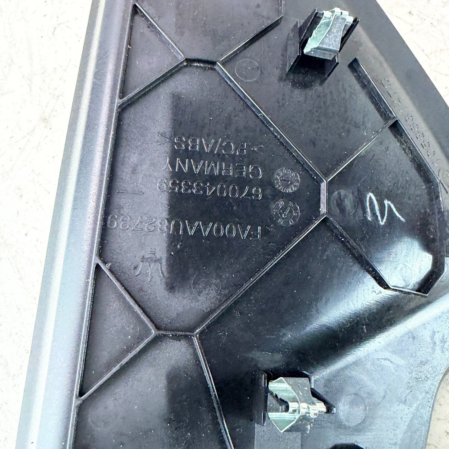 2017-2020 MASERATI LEVANTE DASH DASHBOARD LEFT SIDE END CAP TRIM COVER PANEL OEM