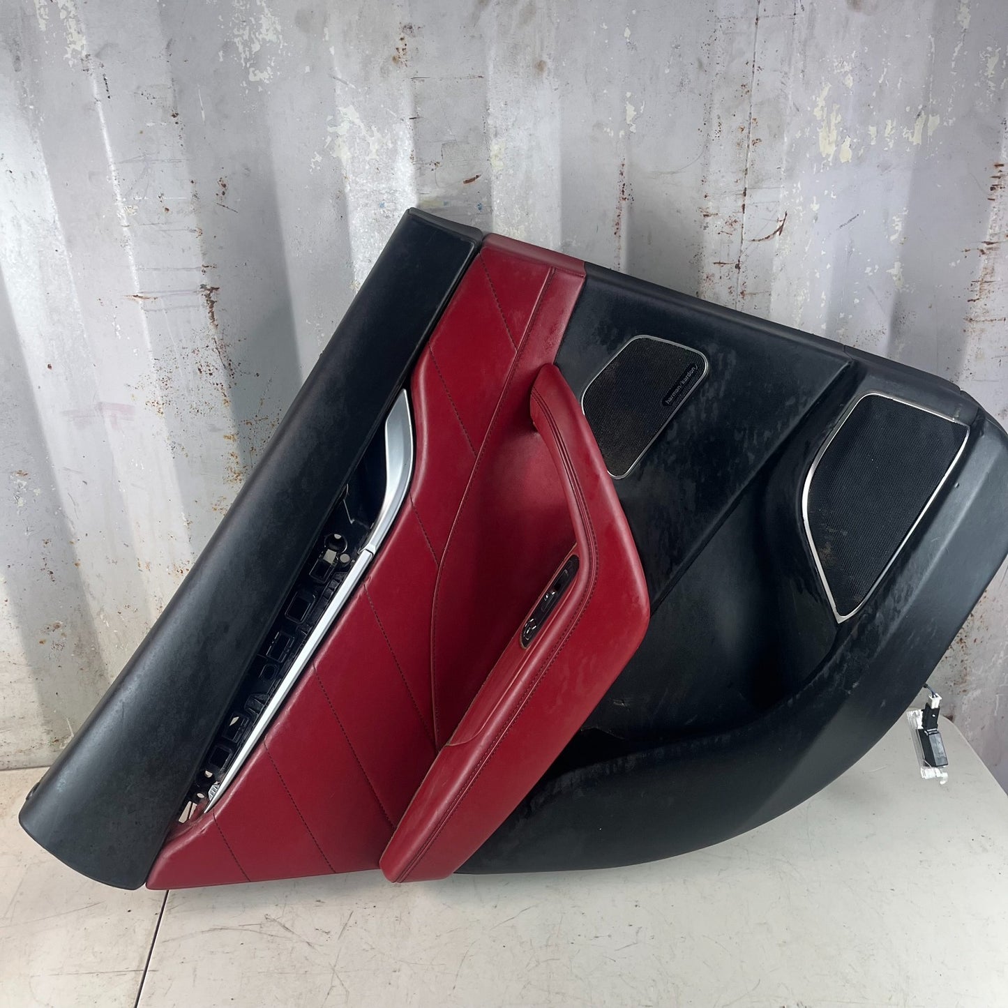 2017-2020 MASERATI LEVANTE REAR LEFT DRIVER SIDE DOOR TRIM PANEL BLACK STITCHING