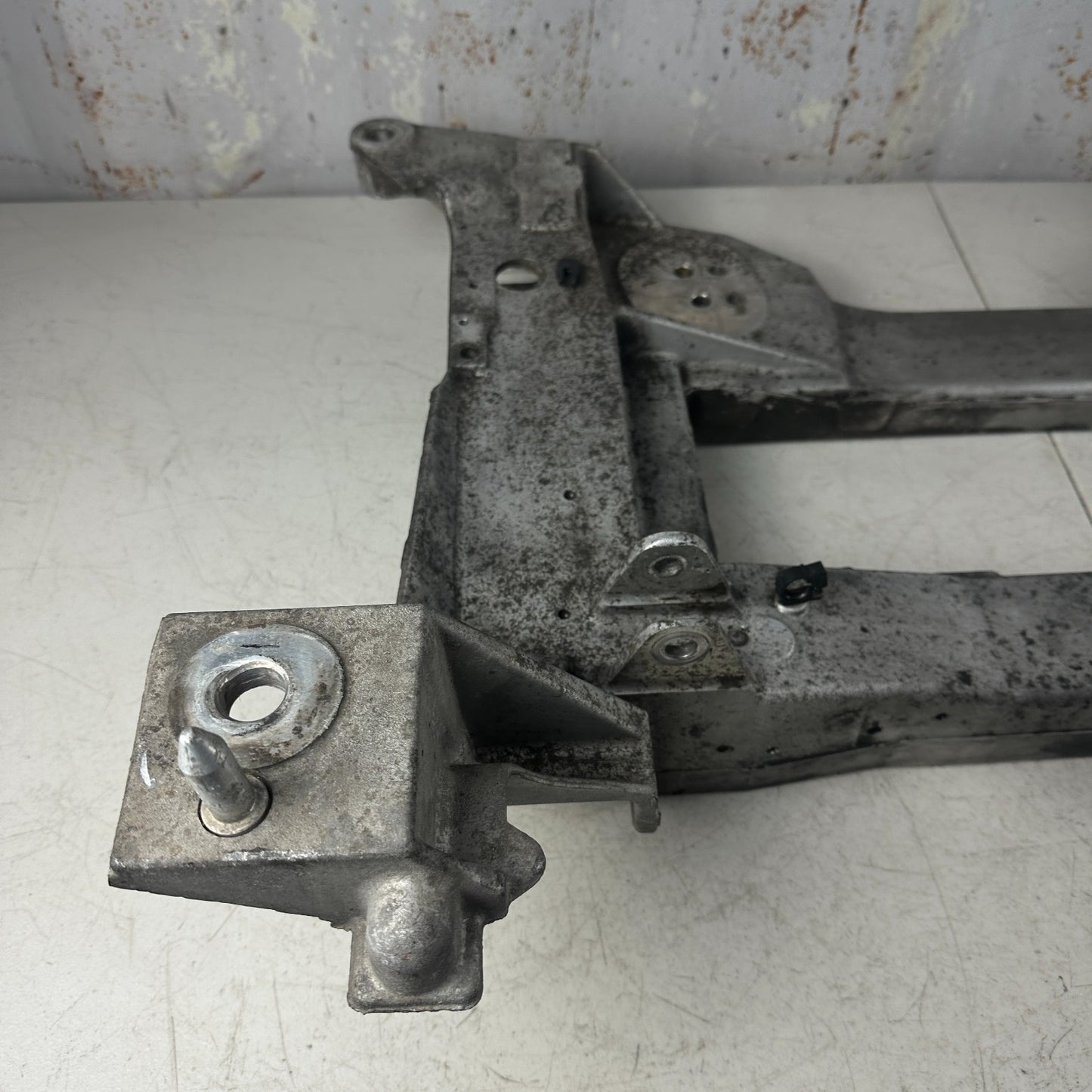 05-13 CHEVROLET CORVETTE C6 FRONT SUSPENSION SUBFRAME CROSSMEMBER CARRIER OEM