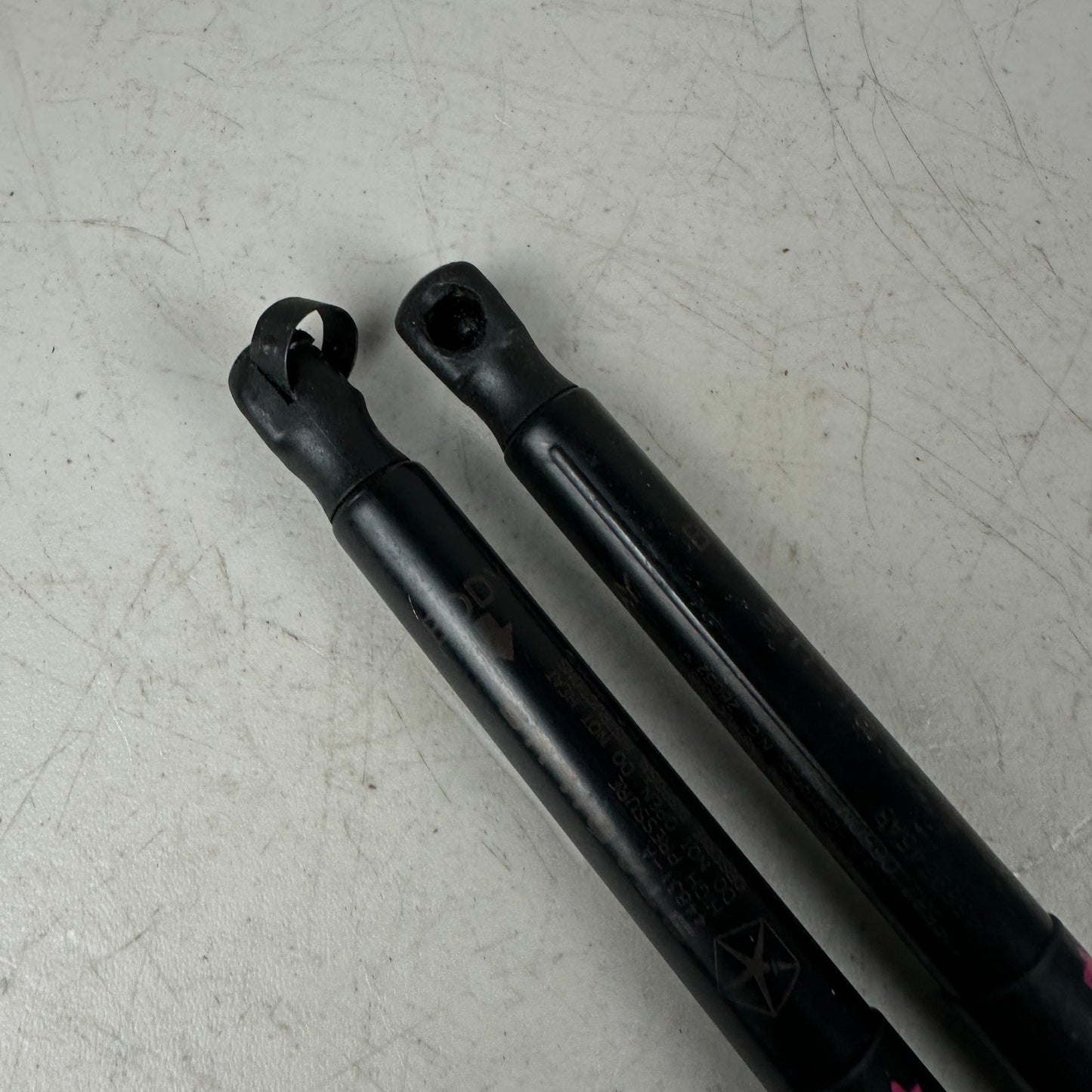 08-23 DODGE CHALLENGER REAR TRUNK LID LEFT & RIGHT SIDE SHOCK LIFT SUPPORT OEM