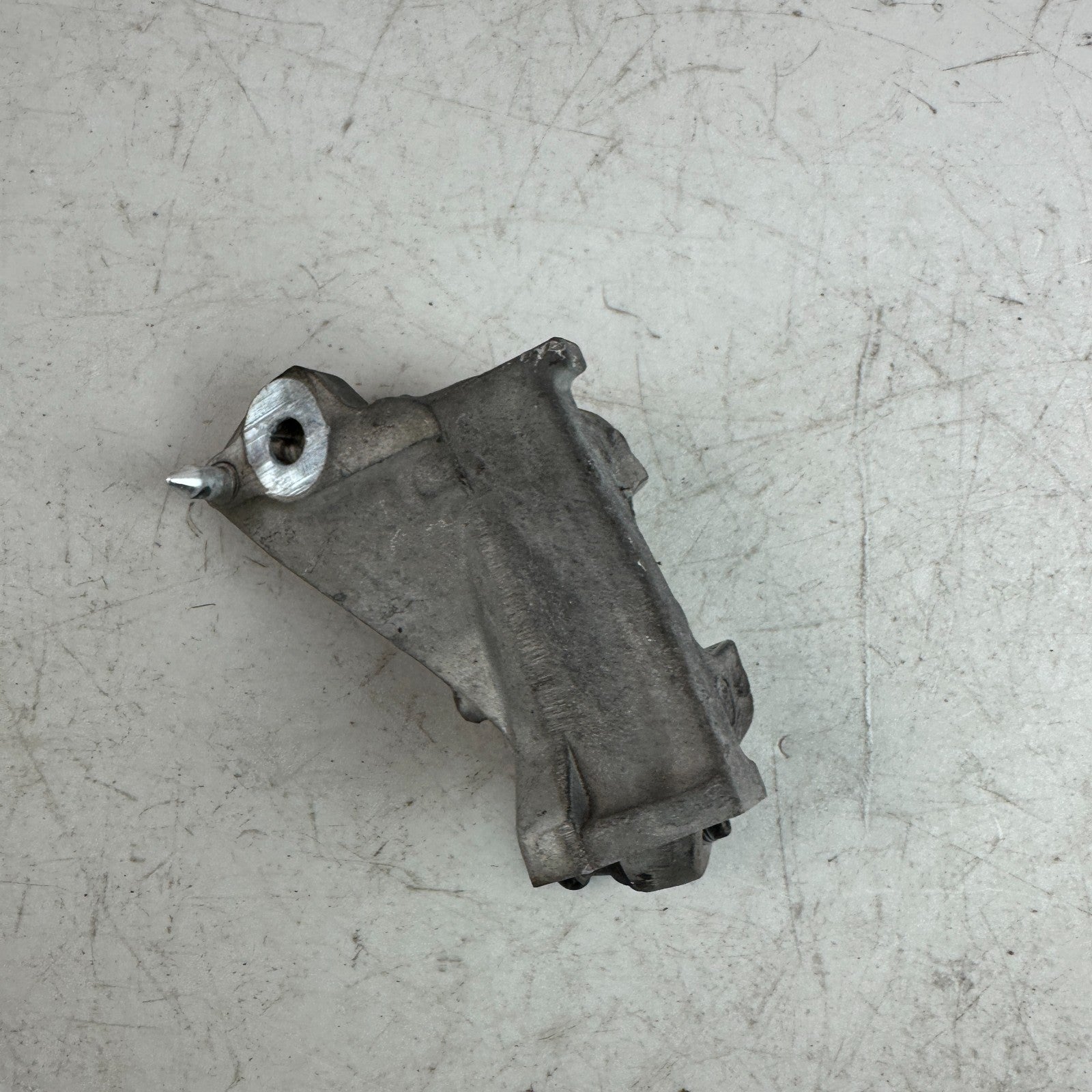 2014-2019 CHEVROLET CORVETTE C7 FRONT LEFT SIDE STABILIZER SWAY BAR BRACKET OEM