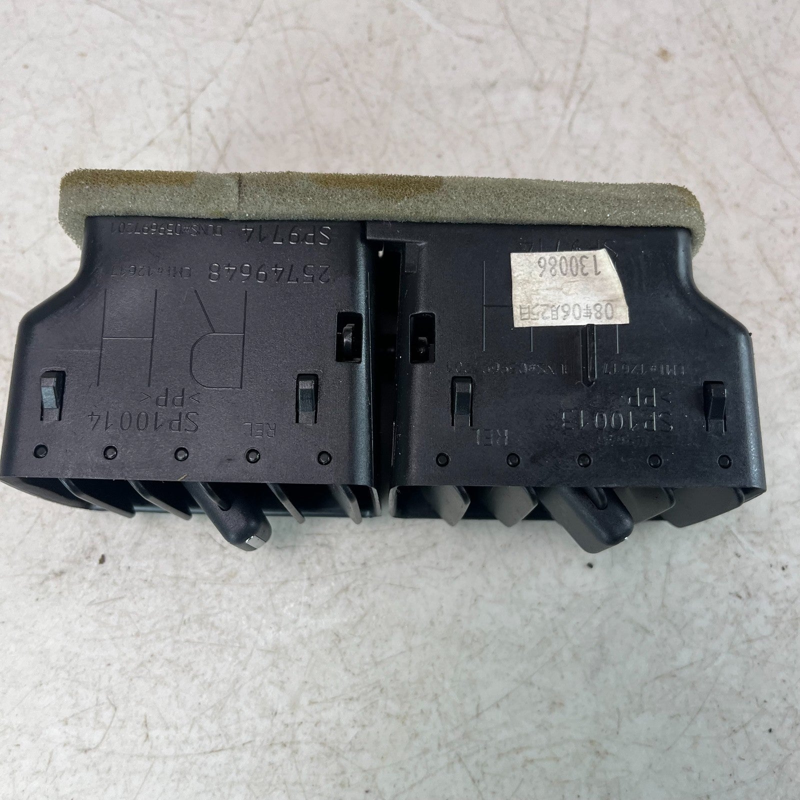 08-15 CADILLAC CTS-V REAR CENTER CONSOLE AC HEATER AIR VENT GRILLE 25749648 OEM