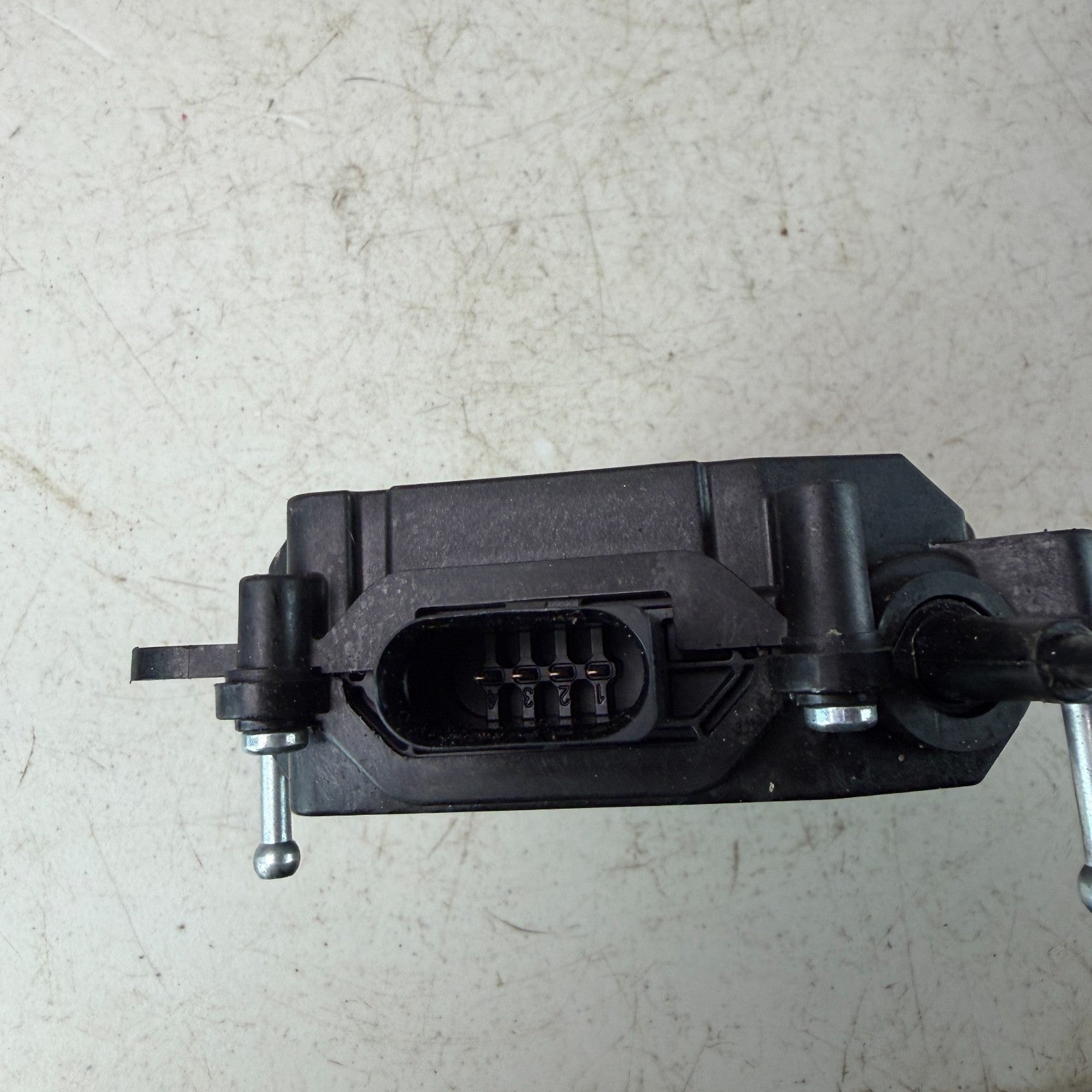 2017-2020 MASERATI LEVANTE TAILGATE LATCH LOCK ACTUATOR POWER MOTOR 6701065090
