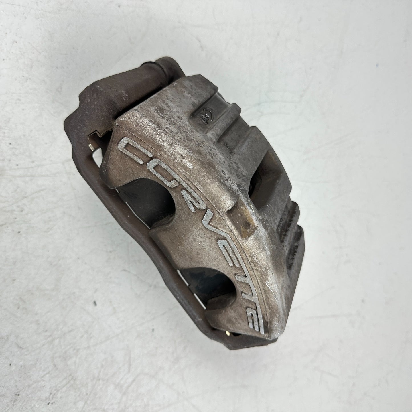 05-13 CHEVROLET CORVETTE FRONT LEFT DRIVER SIDE BRAKE CALIPER W/ BRAKE PADS OEM