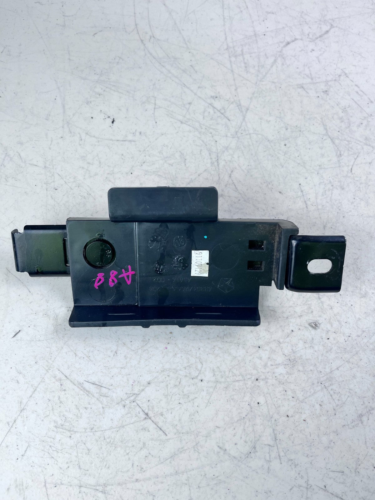 2017-2022 JEEP COMPASS BATTERY HOLD DOWN STRAP CLAMP HOLDER BRACKET 68304796AA