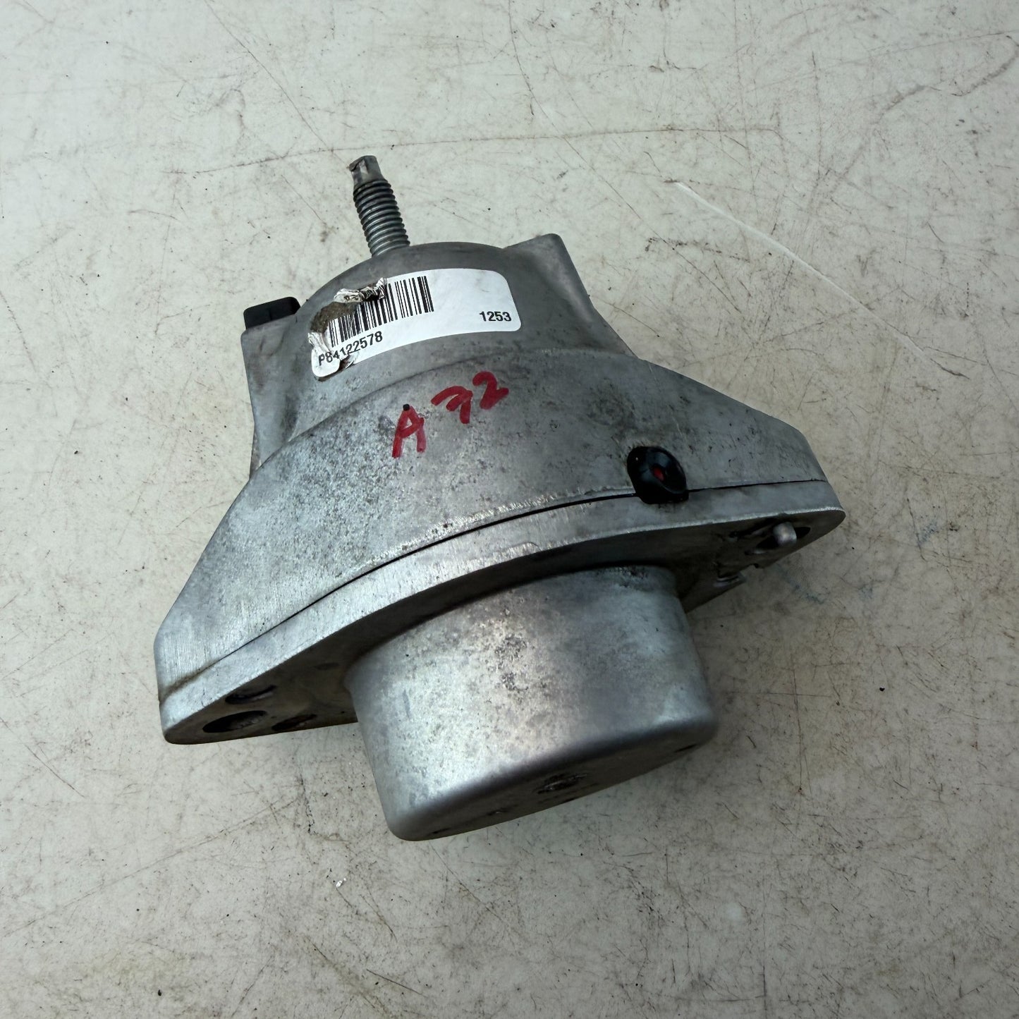 2017-2024 CHEVY CAMARO FRONT RIGHT PASSENGER SIDE ENGINE MOTOR MOUNT 84122578